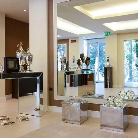Kent Hotel 4*